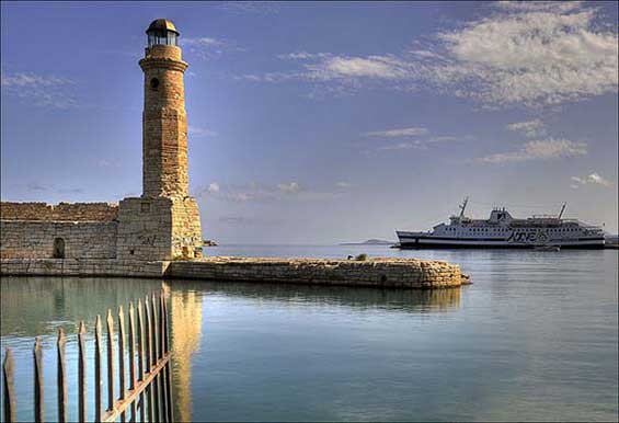 Boat and Lighthouse Foto Thomas Munter