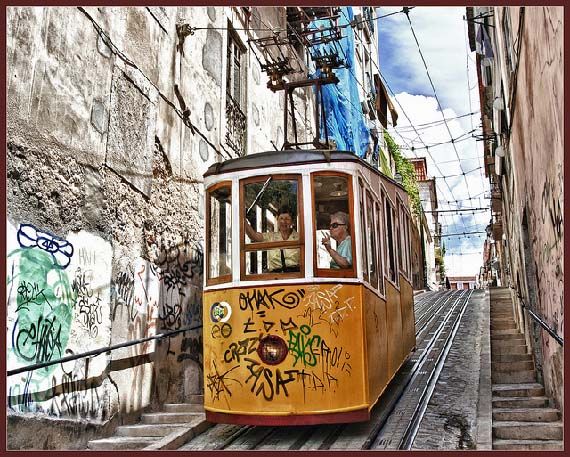 Joyride - Ascensor da Bica - Lissabon. Foto: Bert Kaufmann/flickr.com