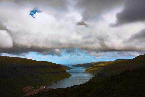Kaldbaksfjørður (Kaldbaks Fjord), Faroe Islands. Foto: Mr Seb/flickr