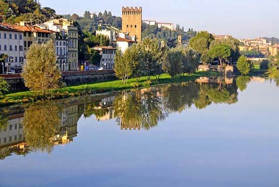 Reflections on the Arno, Firenze. Foto: Archer10(dennis)/flickr